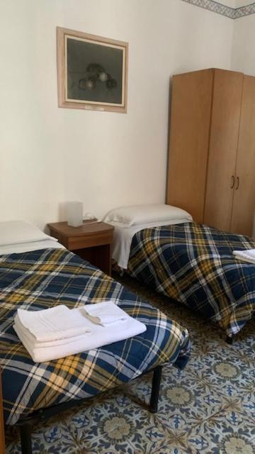 Albergo Pensione Ardenza Self Check-In ลีวอร์โน ภายนอก รูปภาพ