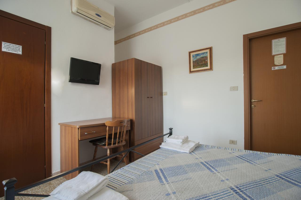 Albergo Pensione Ardenza Self Check-In ลีวอร์โน ภายนอก รูปภาพ