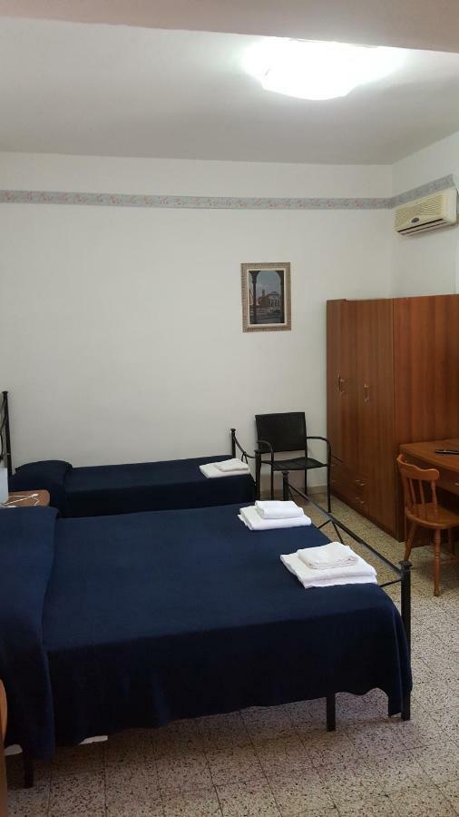 Albergo Pensione Ardenza Self Check-In ลีวอร์โน ภายนอก รูปภาพ